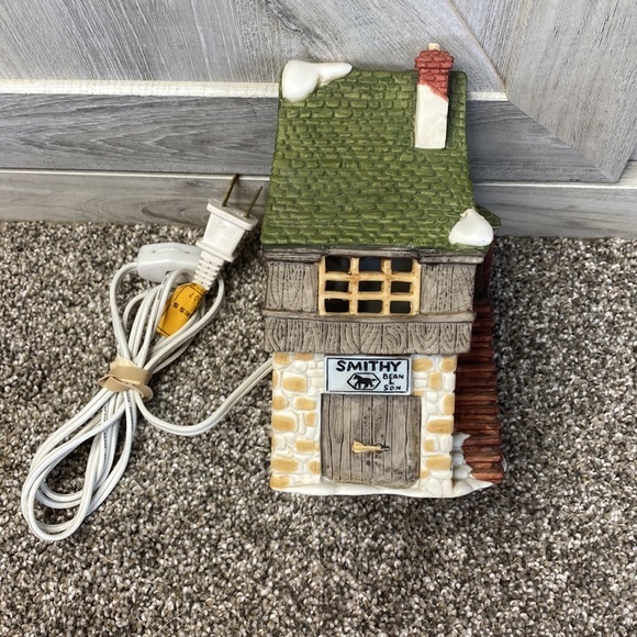 DEPT 56 THE ORIGINAL 7 SHOPS OF DICKENS VILLAGE "BEAN & SON SMITHY SHOP" #65153 - Picture 1 of 11